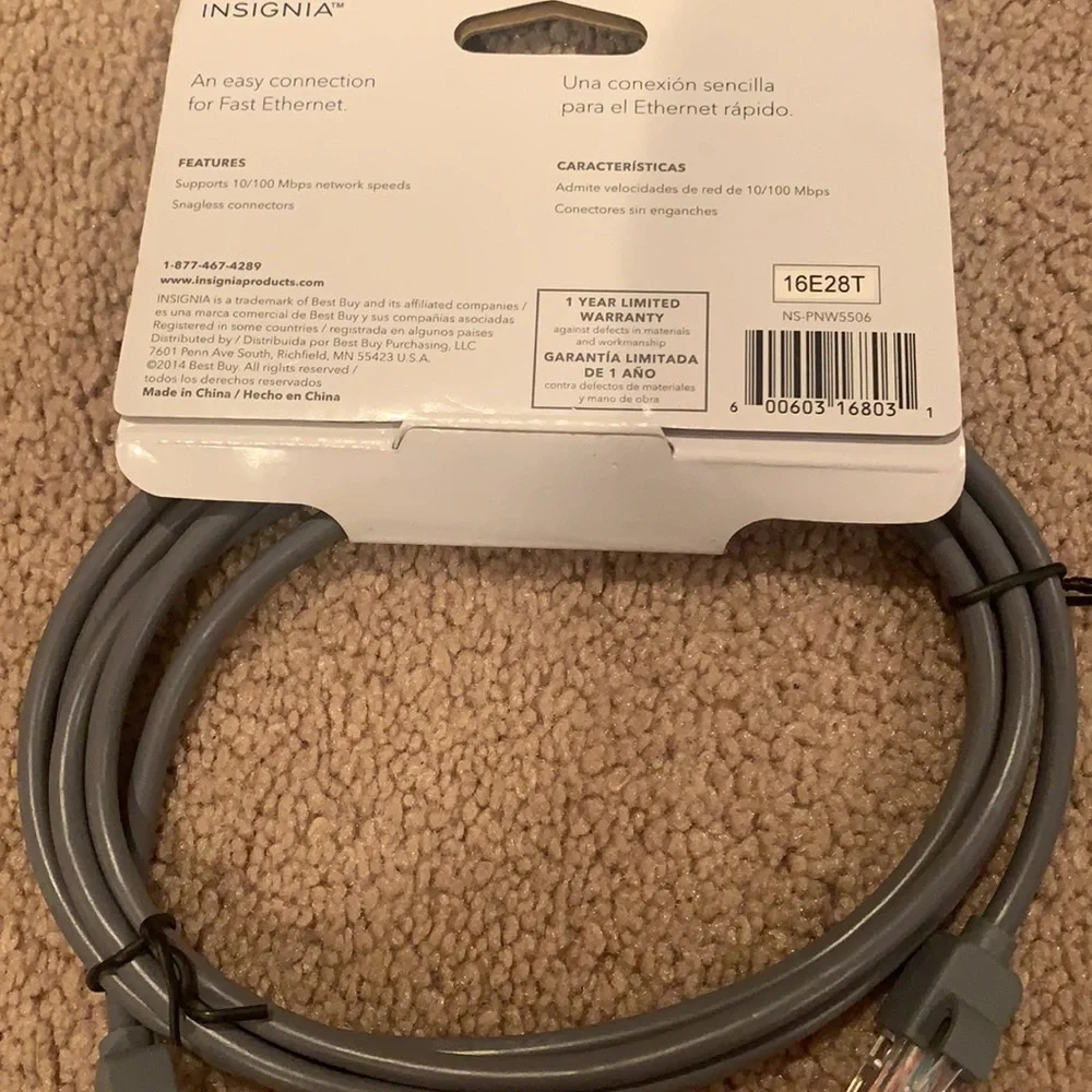 Insignia Cat-5e Network Cable with snagless connector, 6 ft